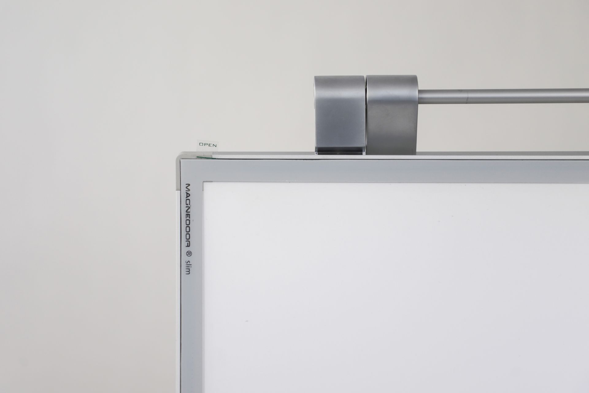 Mag Slim Signwalk